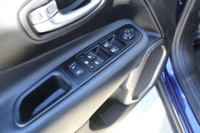 Jeep Renegade 1.6 Mjt 130 CV S (8)