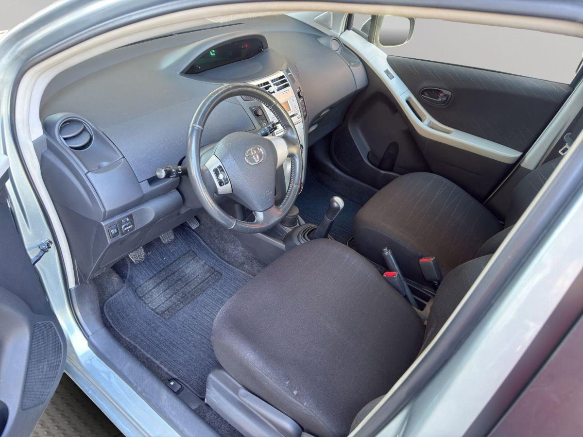 Toyota Yaris 16V cat 5 porte Sol (10)