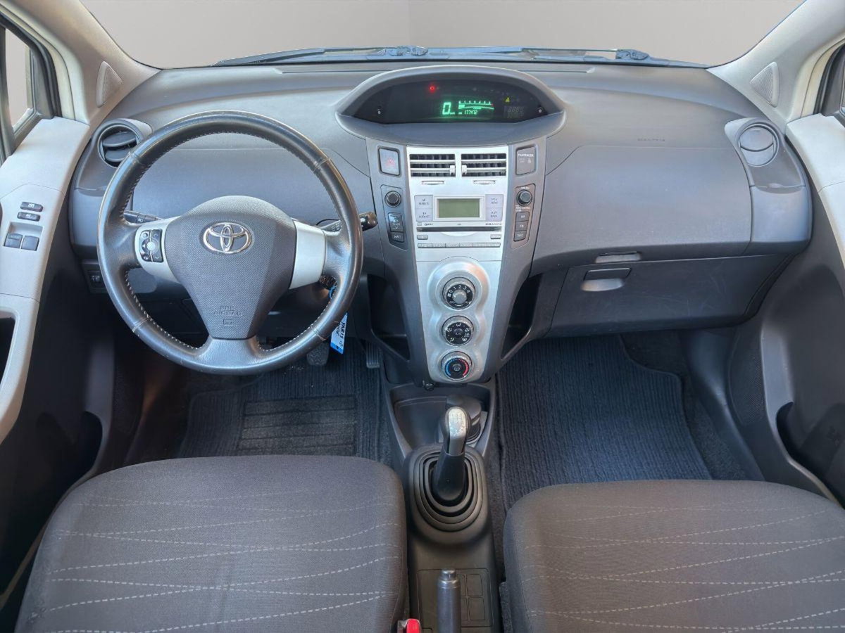 Toyota Yaris 16V cat 5 porte Sol (14)