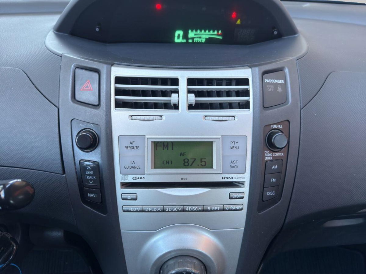 Toyota Yaris 16V cat 5 porte Sol (16)