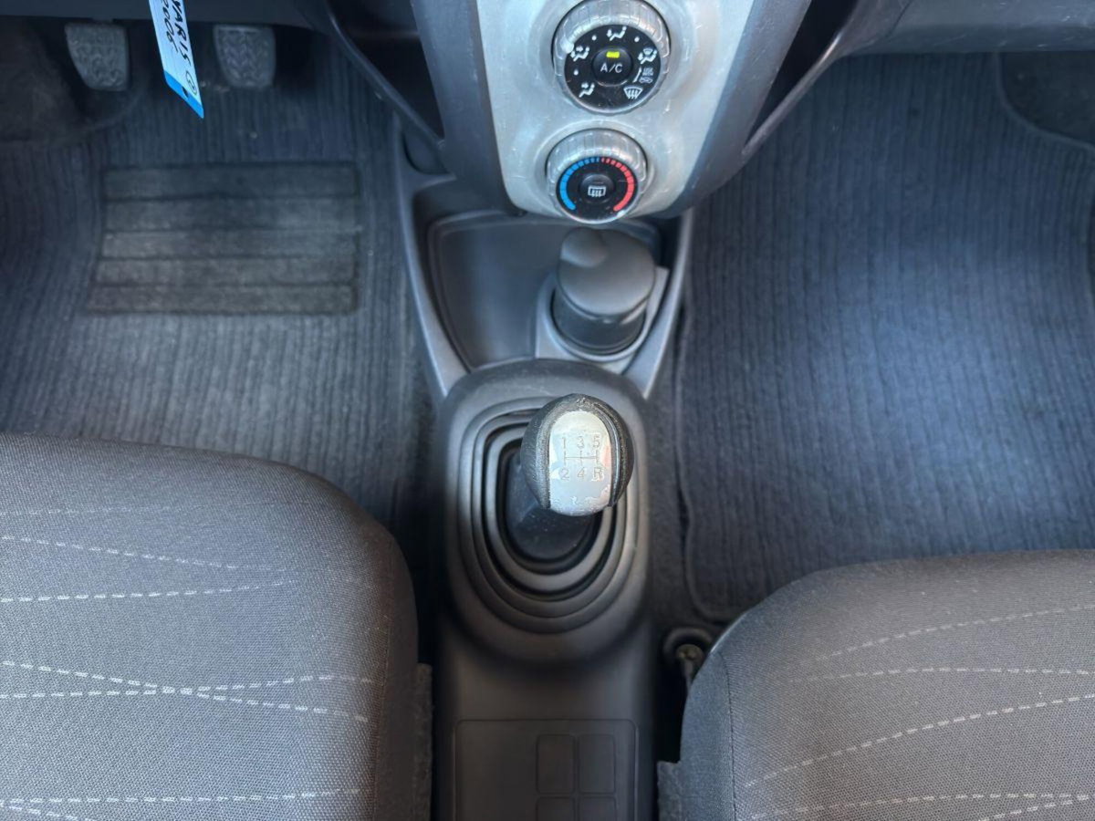 Toyota Yaris 16V cat 5 porte Sol (18)