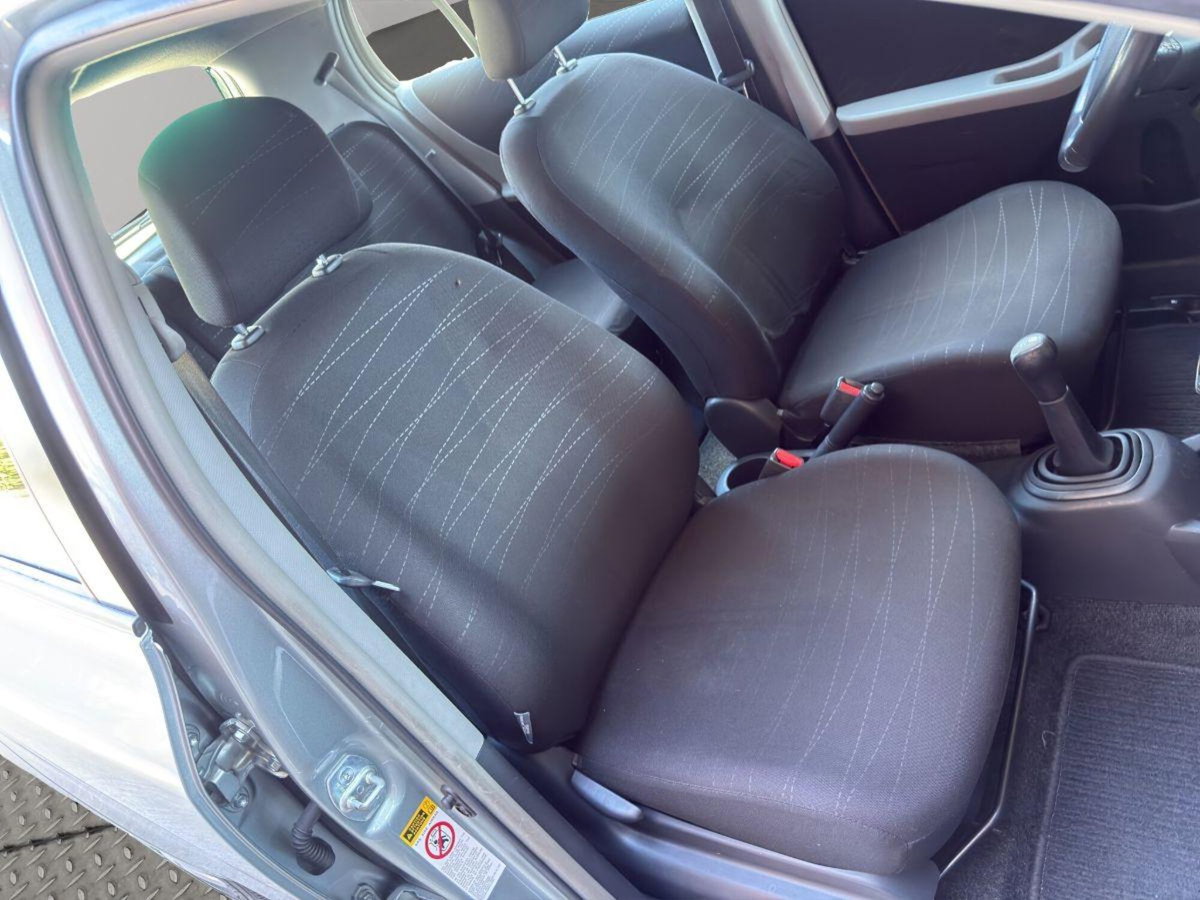Toyota Yaris 16V cat 5 porte Sol (20)