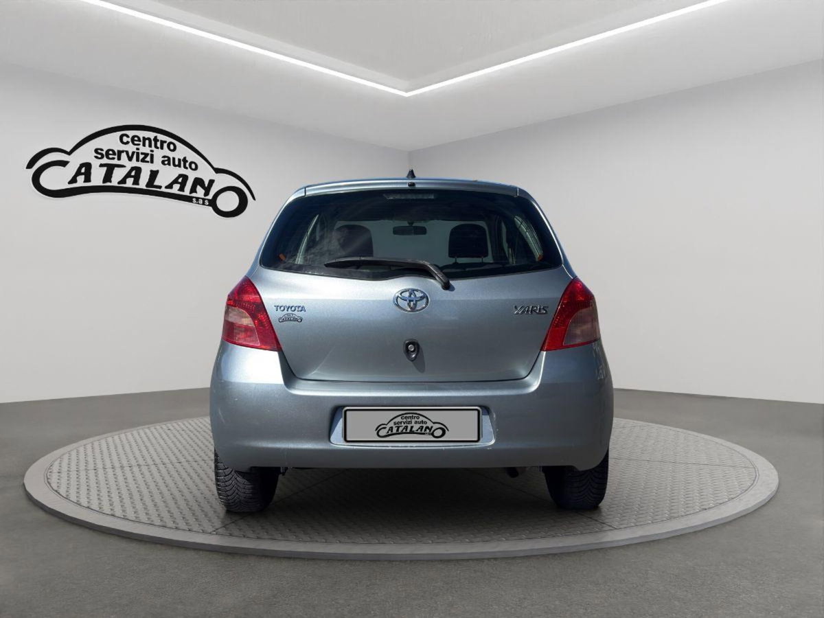 Toyota Yaris 16V cat 5 porte Sol (4)