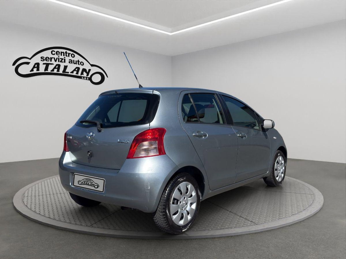 Toyota Yaris 16V cat 5 porte Sol (5)