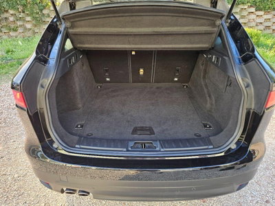 Jaguar F-Pace 2.0 D 180 CV Portfolio (11)