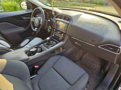 Jaguar F-Pace 2.0 D 180 CV Portfolio (16)