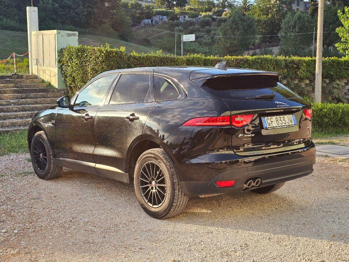 Jaguar F-Pace 2.0 D 180 CV Portfolio (6)