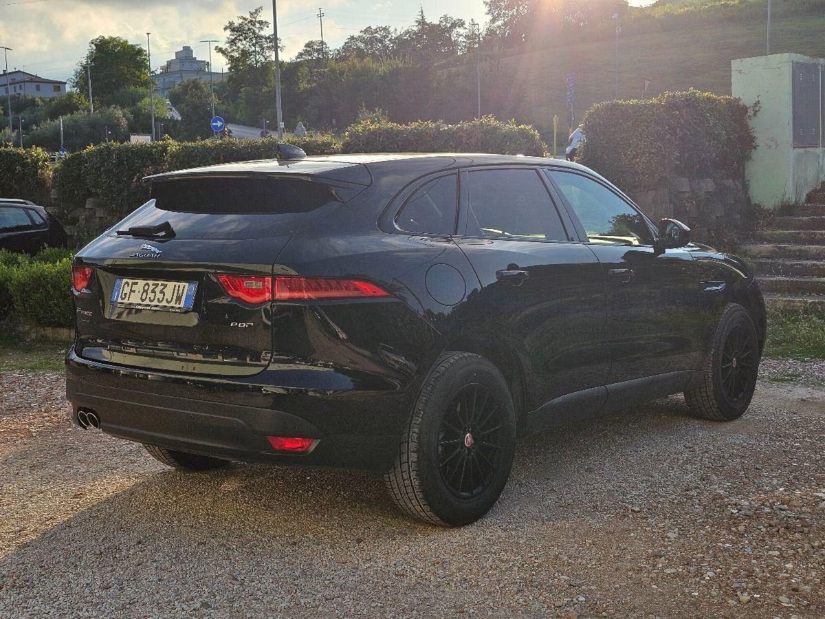 Jaguar F-Pace 2.0 D 180 CV Portfolio (8)