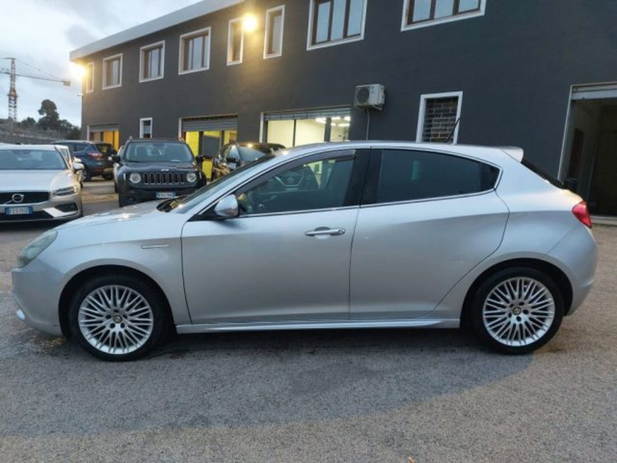 Alfa Romeo Giulietta 2.0 JTDm-2 Exclusive 140cv (4)
