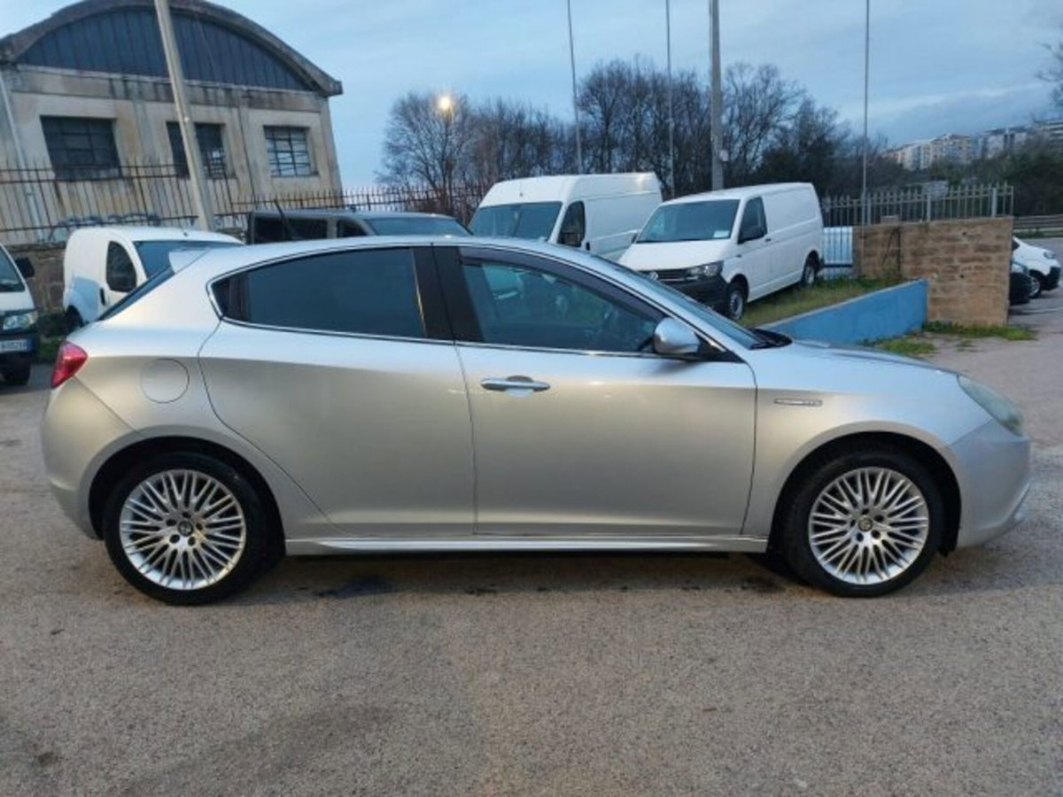 Alfa Romeo Giulietta 2.0 JTDm-2 Exclusive 140cv (5)
