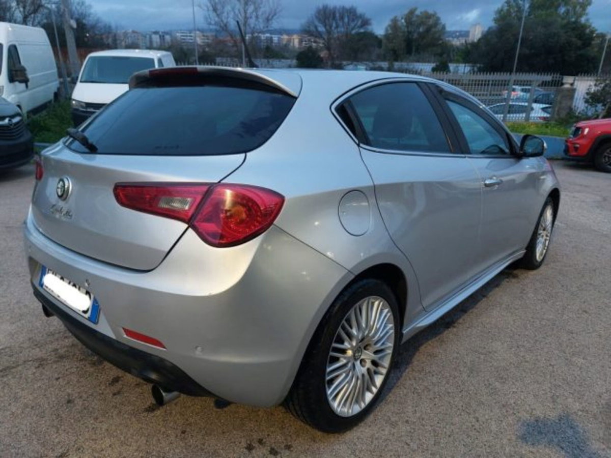 Alfa Romeo Giulietta 2.0 JTDm-2 Exclusive 140cv (6)