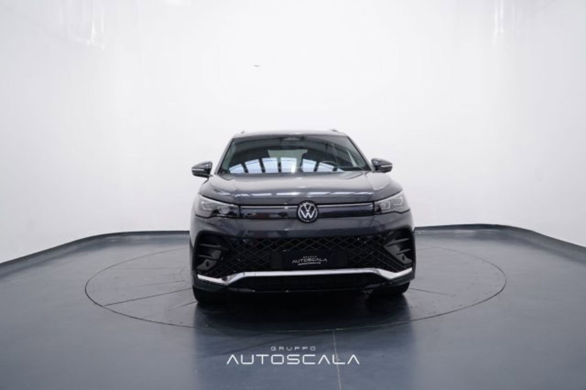 Volkswagen Tiguan 2.0 tdi R-Line 150cv dsg (2)