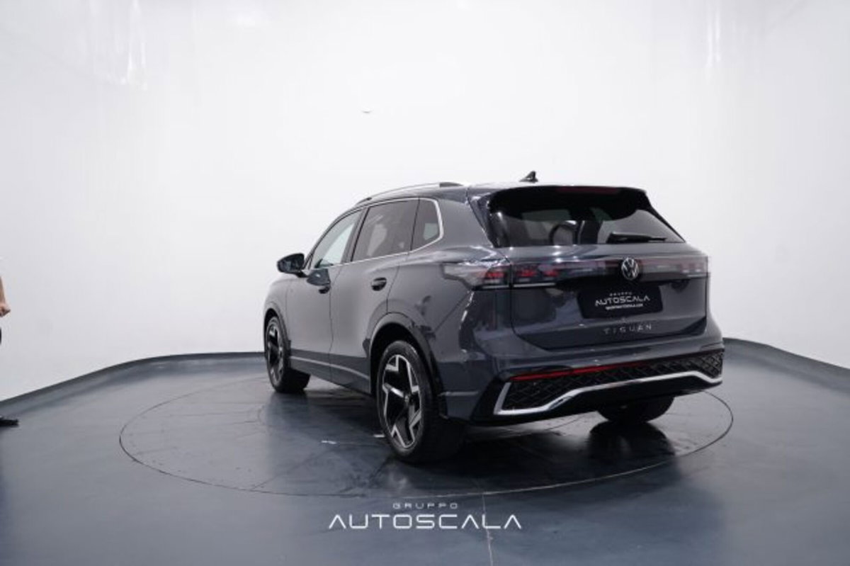 Volkswagen Tiguan 2.0 tdi R-Line 150cv dsg (4)