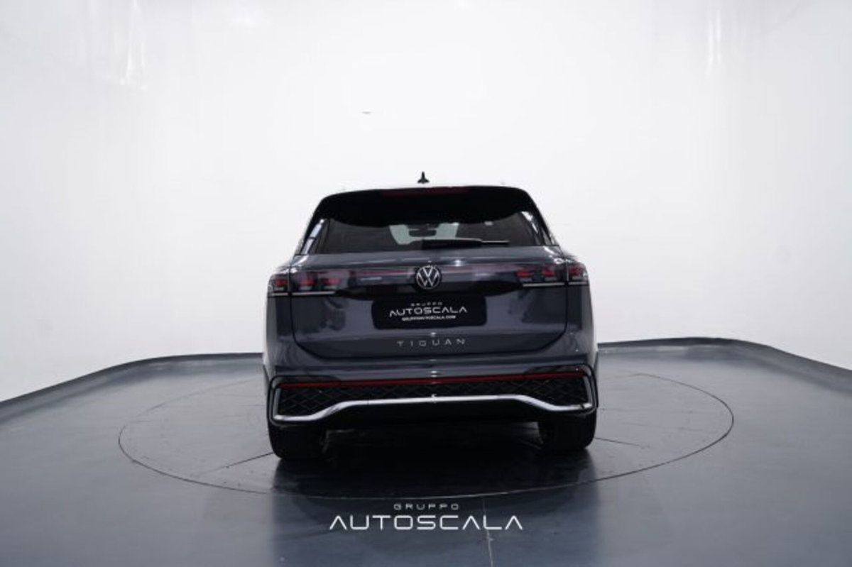 Volkswagen Tiguan 2.0 tdi R-Line 150cv dsg (5)