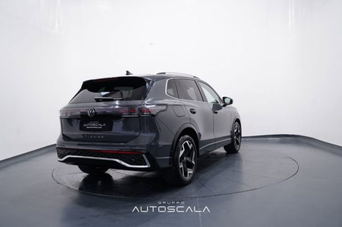 Volkswagen Tiguan 2.0 tdi R-Line 150cv dsg (6)