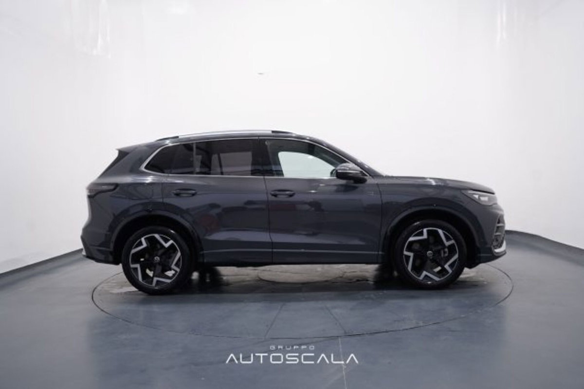 Volkswagen Tiguan 2.0 tdi R-Line 150cv dsg (7)