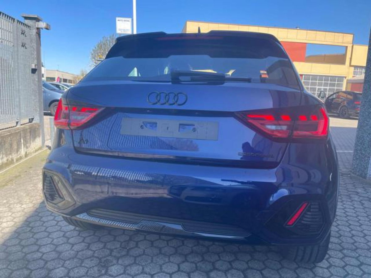 Audi A1 allstreet 30 1.0 tfsi Identity Contrast 116cv s tronic (6)