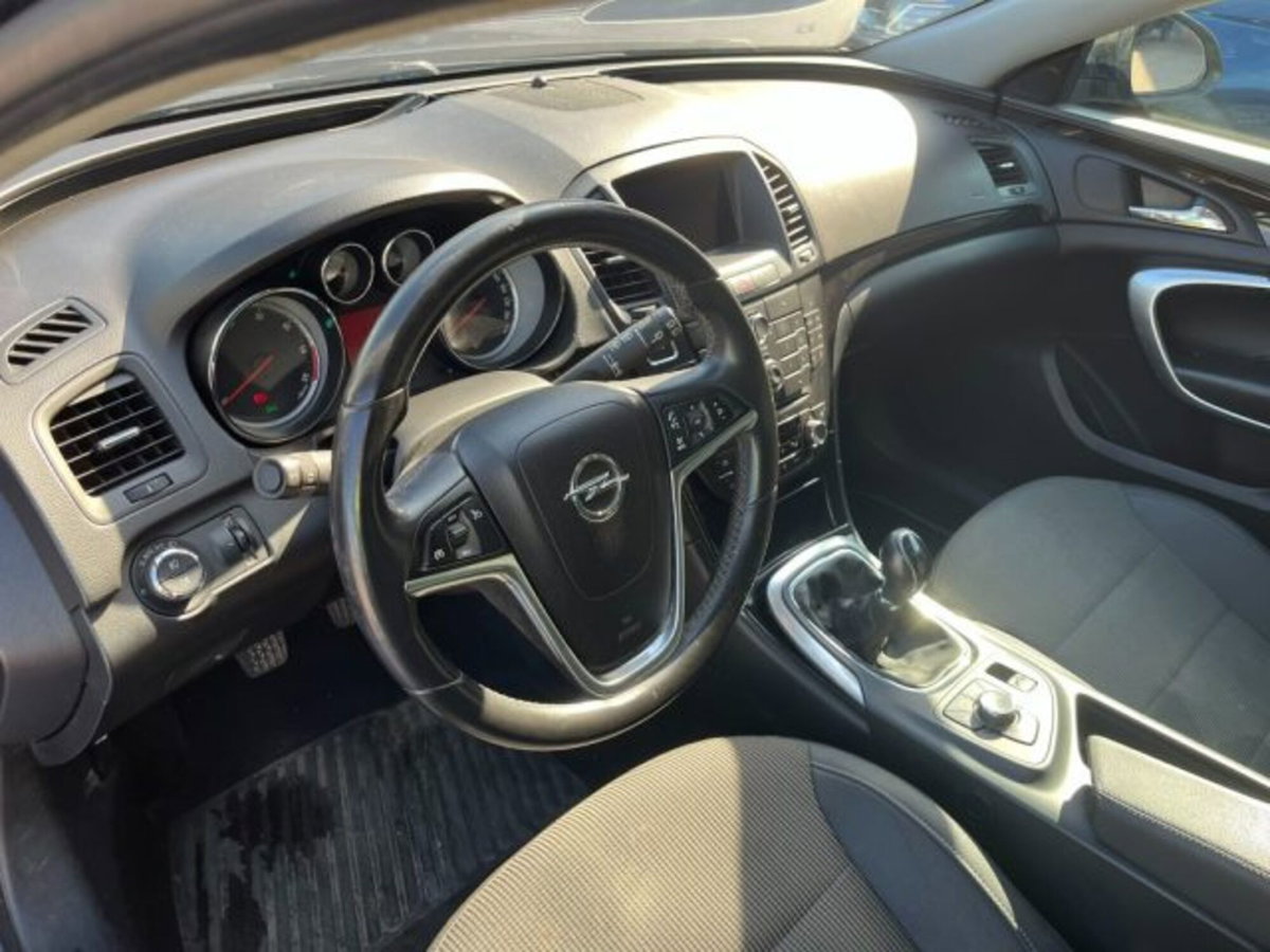 Opel Insignia Station Wagon CDTI 160CV Sports Cosmo (5)