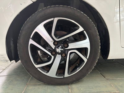 Peugeot 108 VTi 82 CV 5 porte Allure (9)