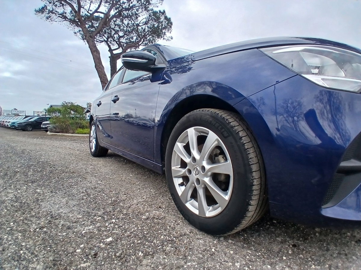 Opel Corsa 1.2 Edition (9)