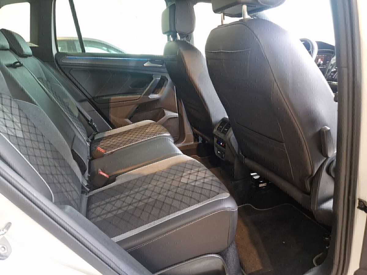 Volkswagen Tiguan 2.0 TDI 150 CV SCR DSG 4MOTION R-Line (10)