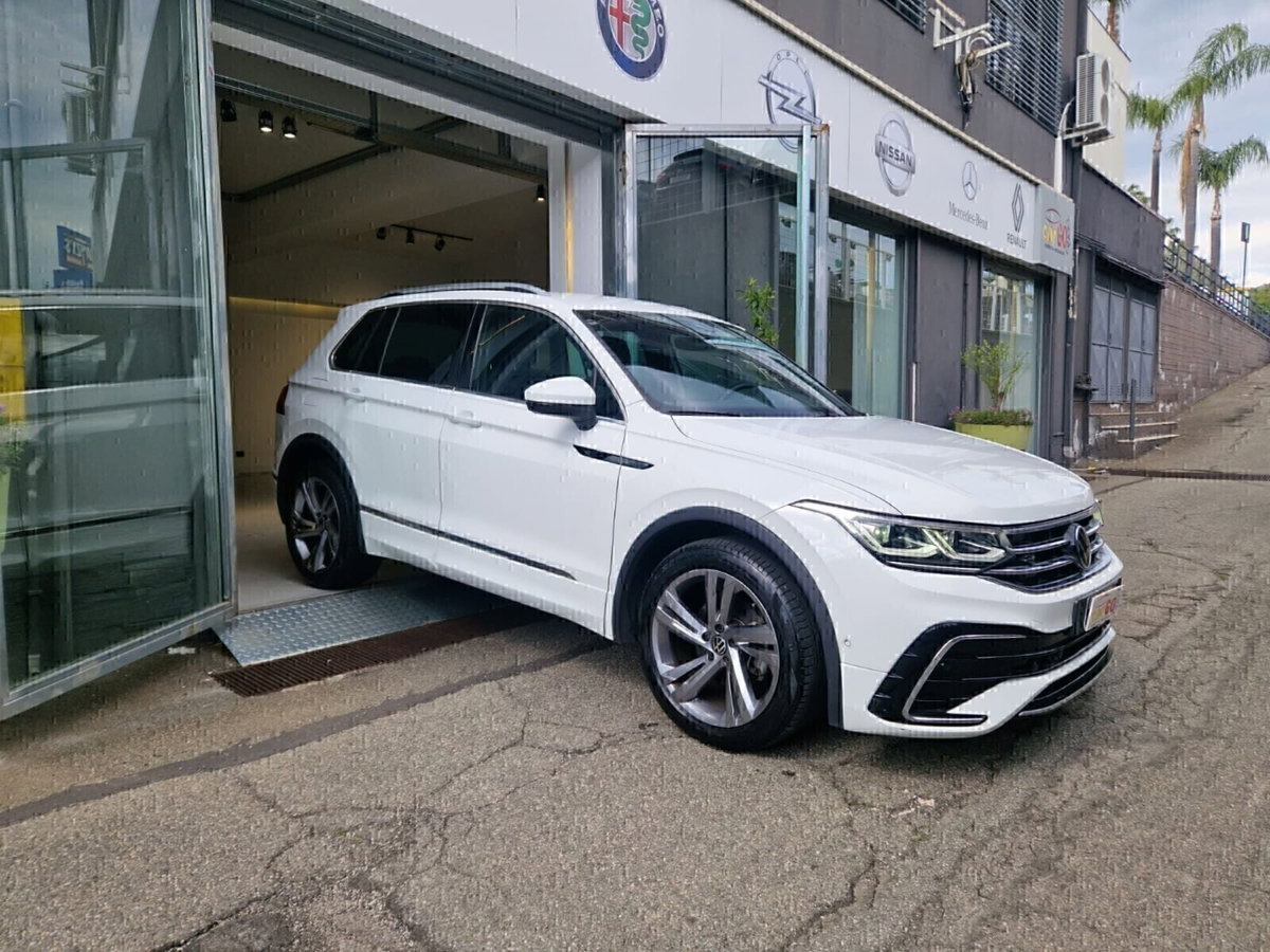 Volkswagen Tiguan 2.0 TDI 150 CV SCR DSG 4MOTION R-Line (2)