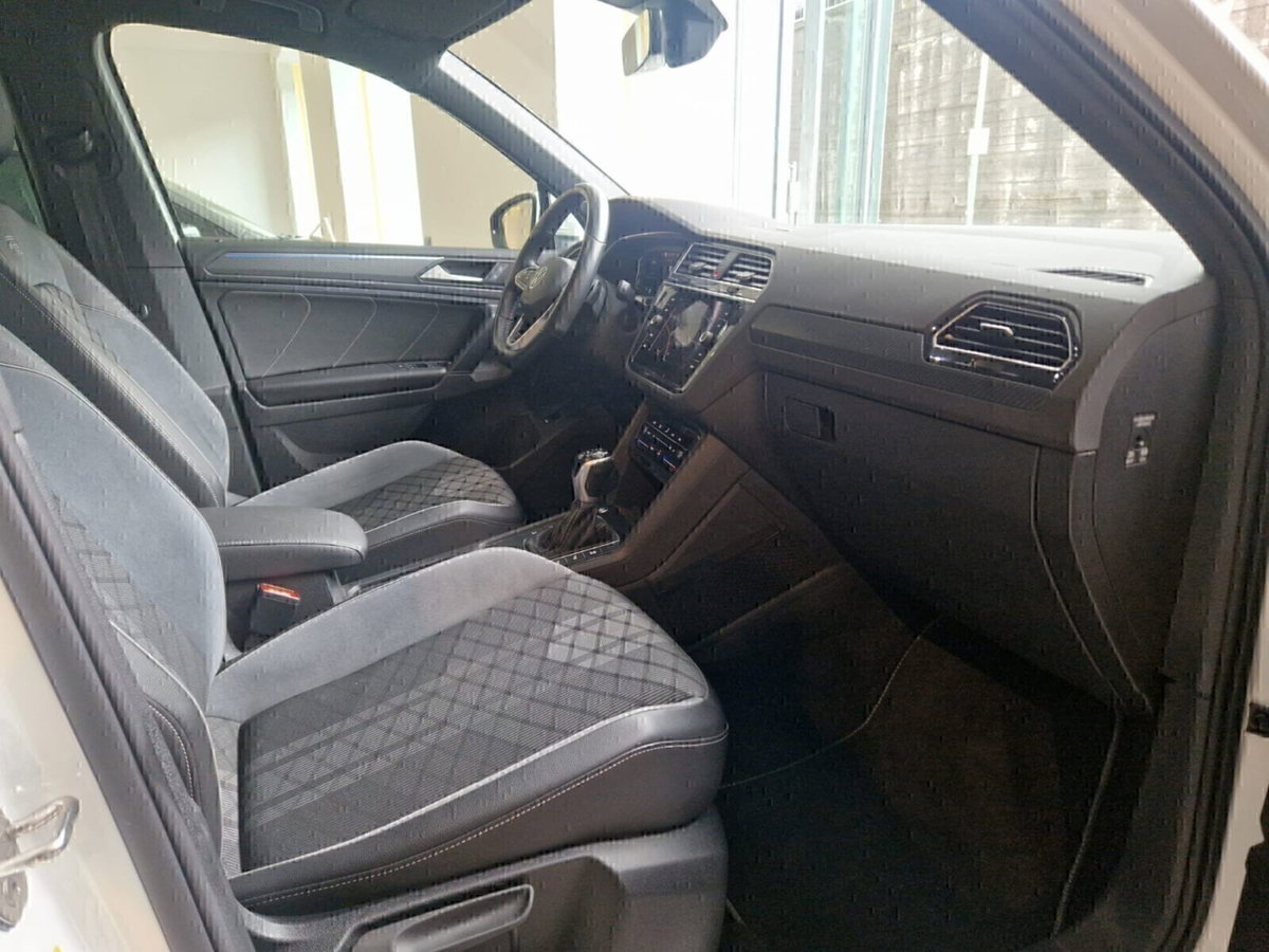 Volkswagen Tiguan 2.0 TDI 150 CV SCR DSG 4MOTION R-Line (9)