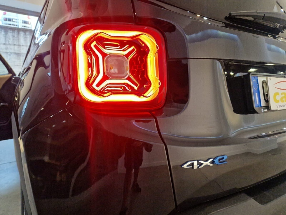 Jeep Renegade 1.3 T4 190CV PHEV 4xe AT6 Limited (20)
