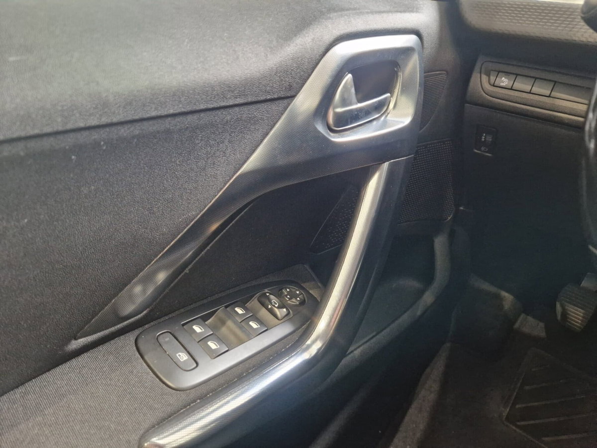 Peugeot 2008 100 Allure (19)