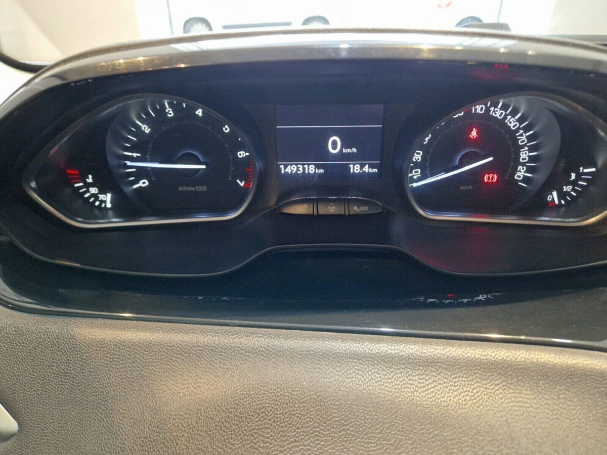 Peugeot 208 VTi 82 CV 5 porte Allure (10)