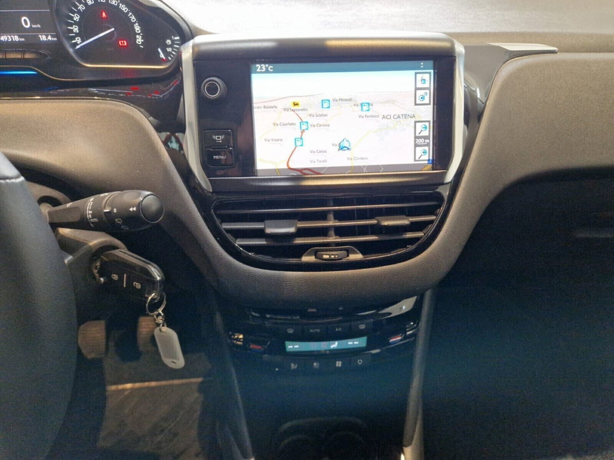 Peugeot 208 VTi 82 CV 5 porte Allure (11)
