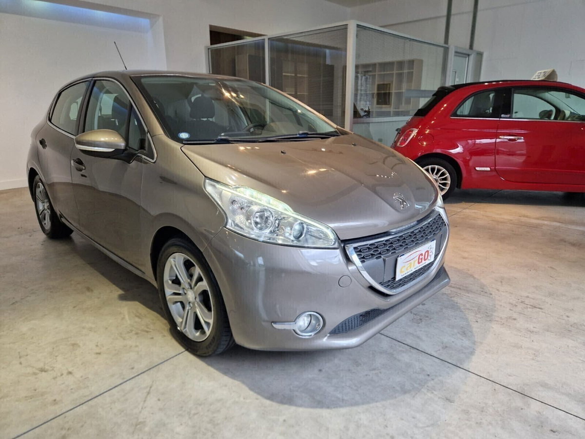 Peugeot 208 VTi 82 CV 5 porte Allure (2)