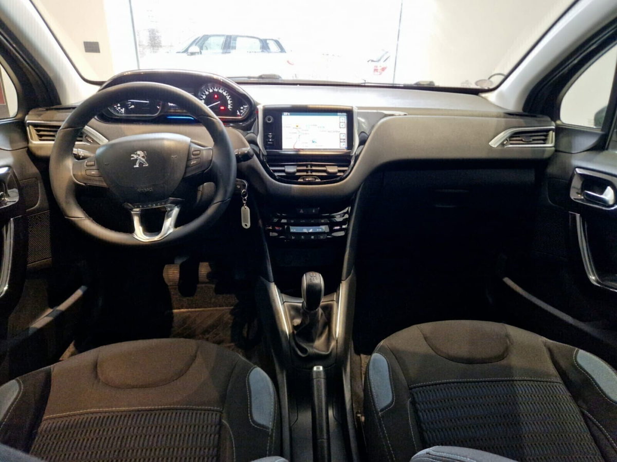 Peugeot 208 VTi 82 CV 5 porte Allure (8)
