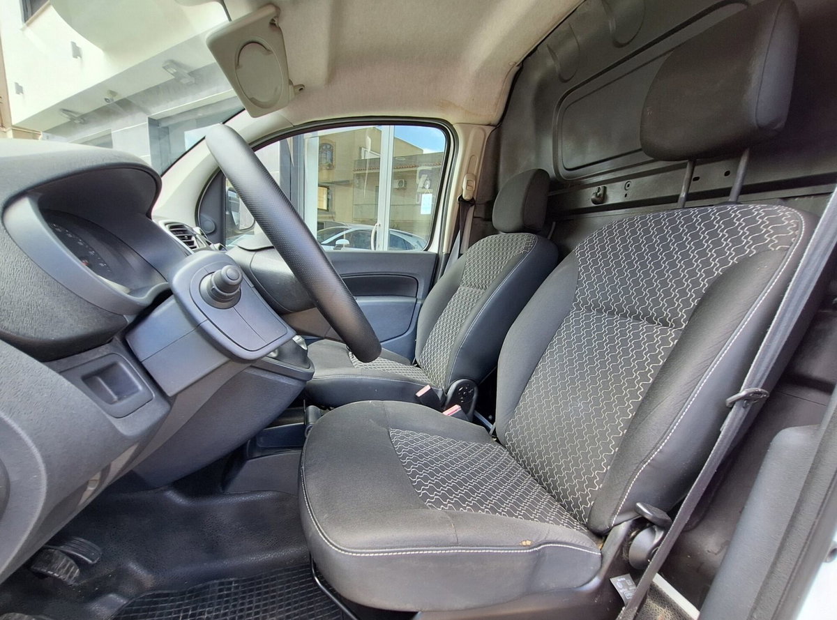 Renault Kangoo 1.5 dCi 110CV F.AP. 4p. Express Maxi Combi Ice (10)