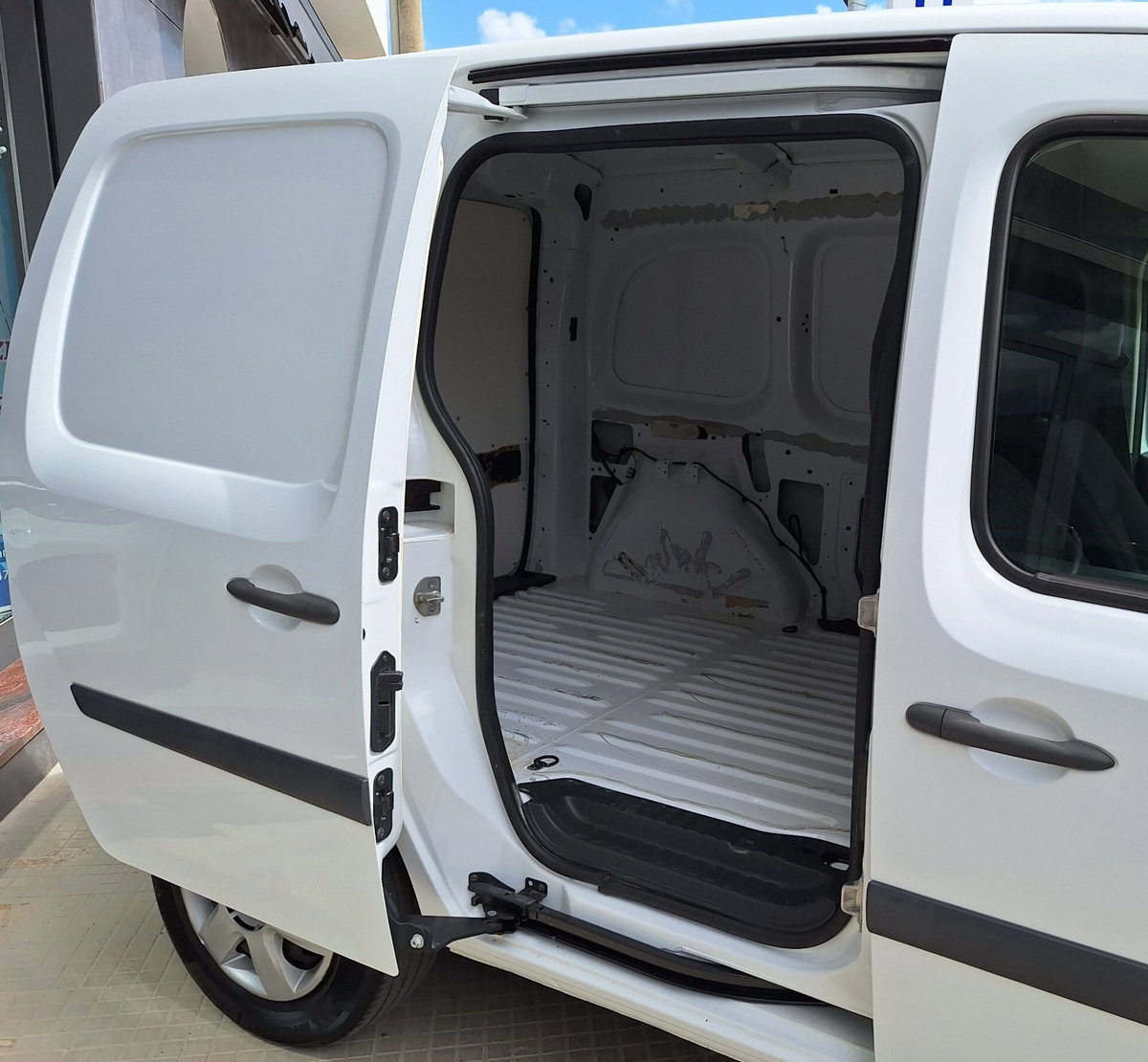 Renault Kangoo 1.5 dCi 110CV F.AP. 4p. Express Maxi Combi Ice (17)