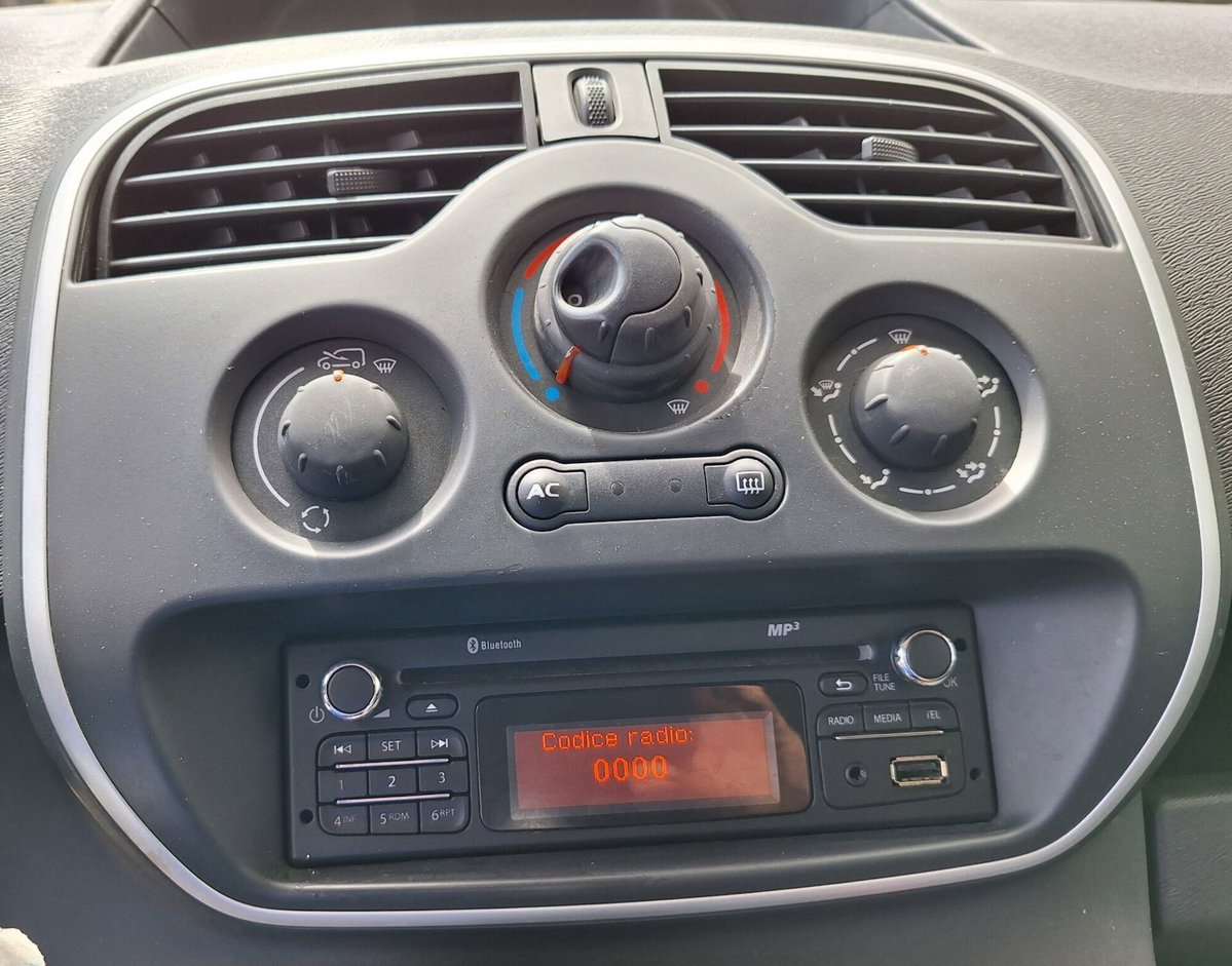 Renault Kangoo 1.5 dCi 110CV F.AP. 4p. Express Maxi Combi Ice (19)