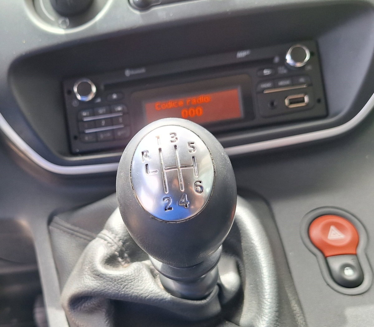 Renault Kangoo 1.5 dCi 110CV F.AP. 4p. Express Maxi Combi Ice (20)