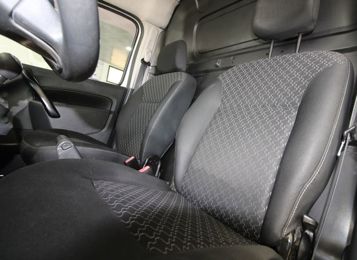 Renault Kangoo 1.5 dCi 110CV F.AP. 4p. Express Maxi Combi Ice (8)