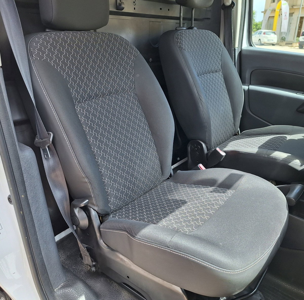 Renault Kangoo 1.5 dCi 110CV F.AP. 4p. Express Maxi Combi Ice (9)