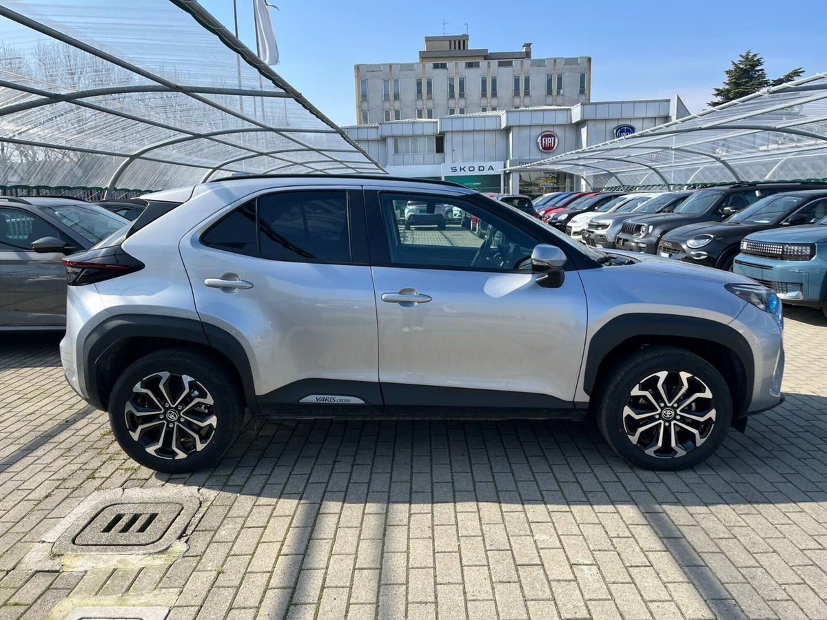 Toyota Yaris Cross Trend fwd 115cv e-cvt (5)