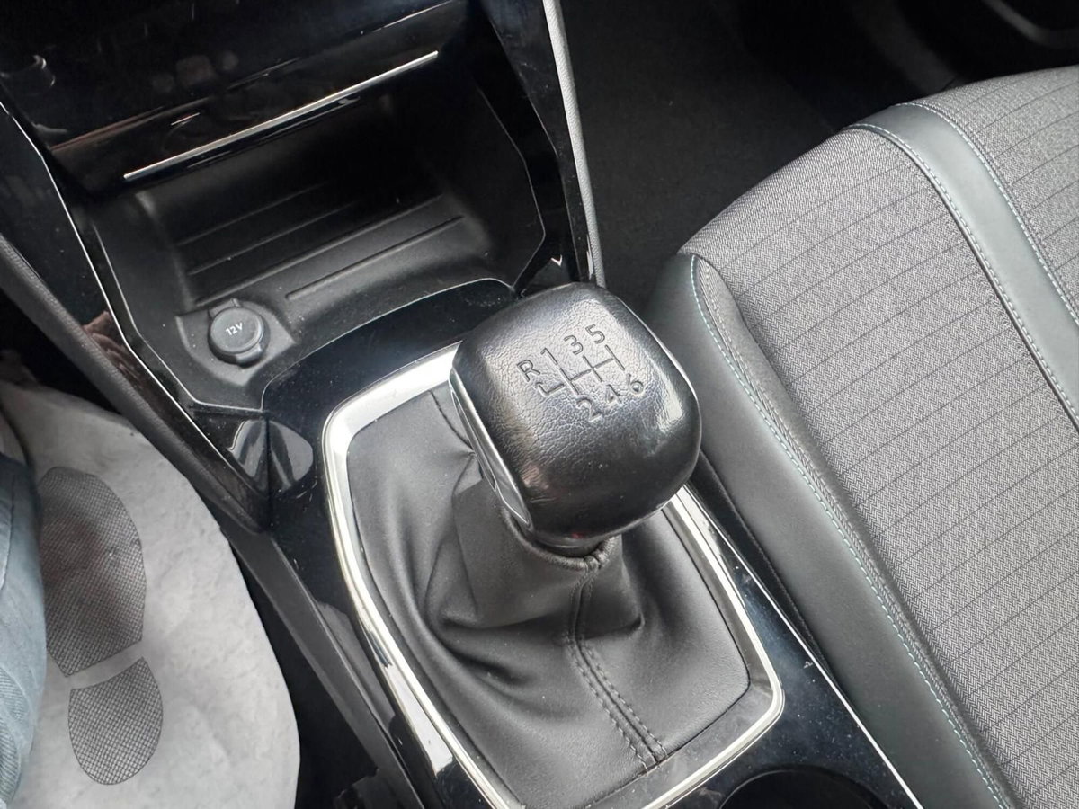 Peugeot 2008 1.2 puretech Active s&s 100cv (13)