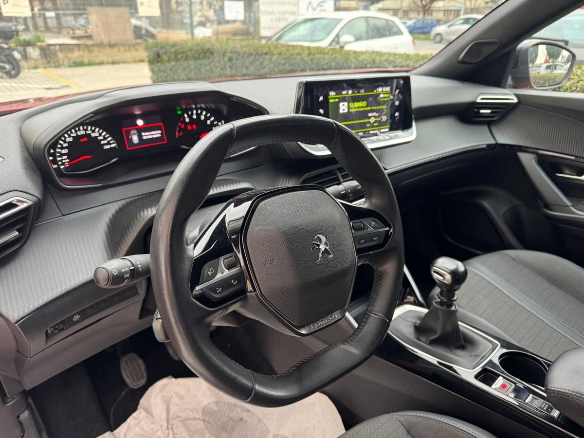Peugeot 2008 1.2 puretech Active s&s 100cv (16)