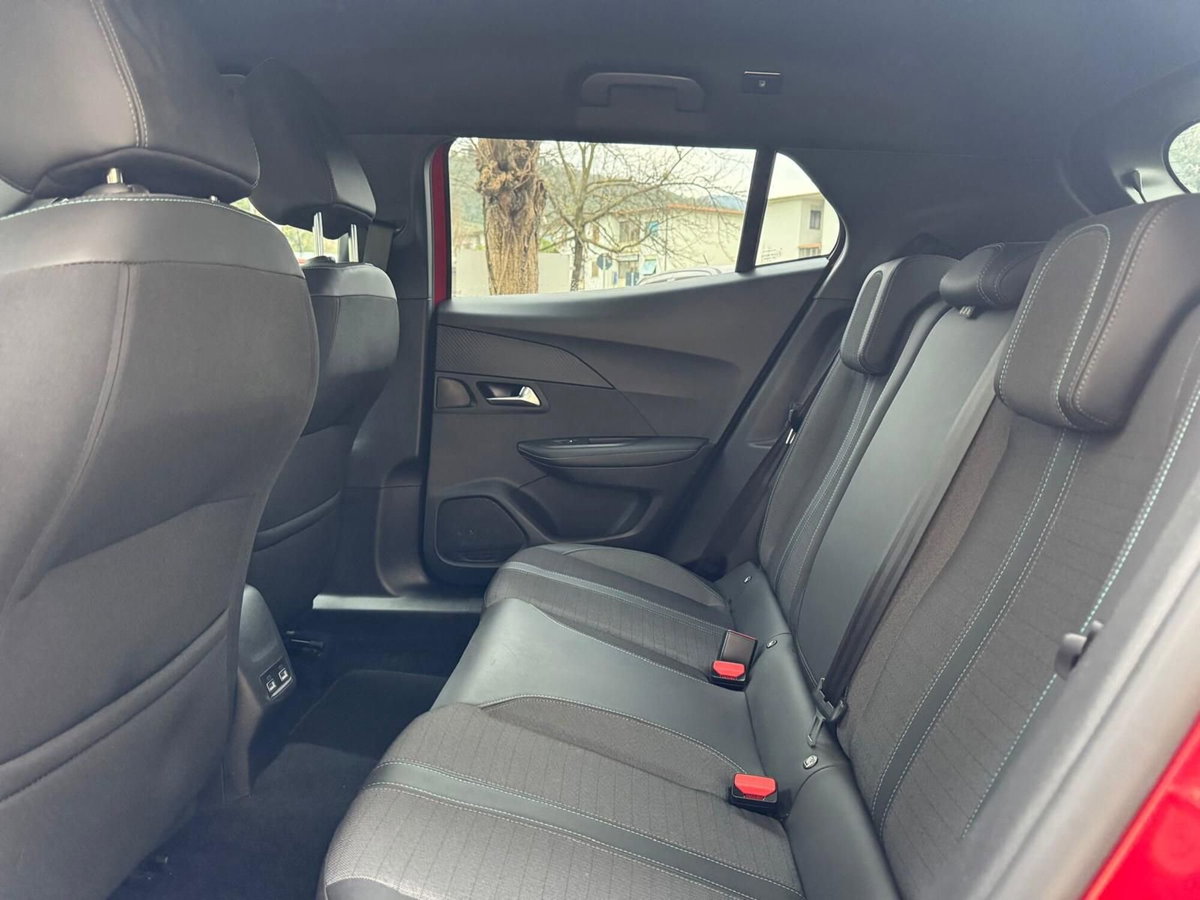 Peugeot 2008 1.2 puretech Active s&s 100cv (9)