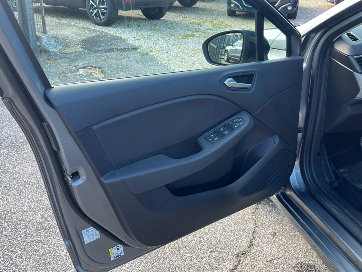 Renault Clio Full Hybrid E-Tech 145 CV 5 porte Evolution (10)