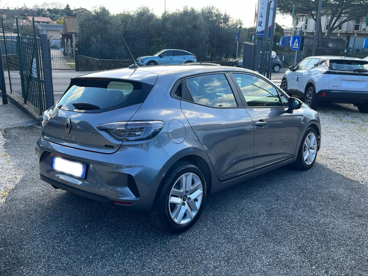 Renault Clio Full Hybrid E-Tech 145 CV 5 porte Evolution (5)