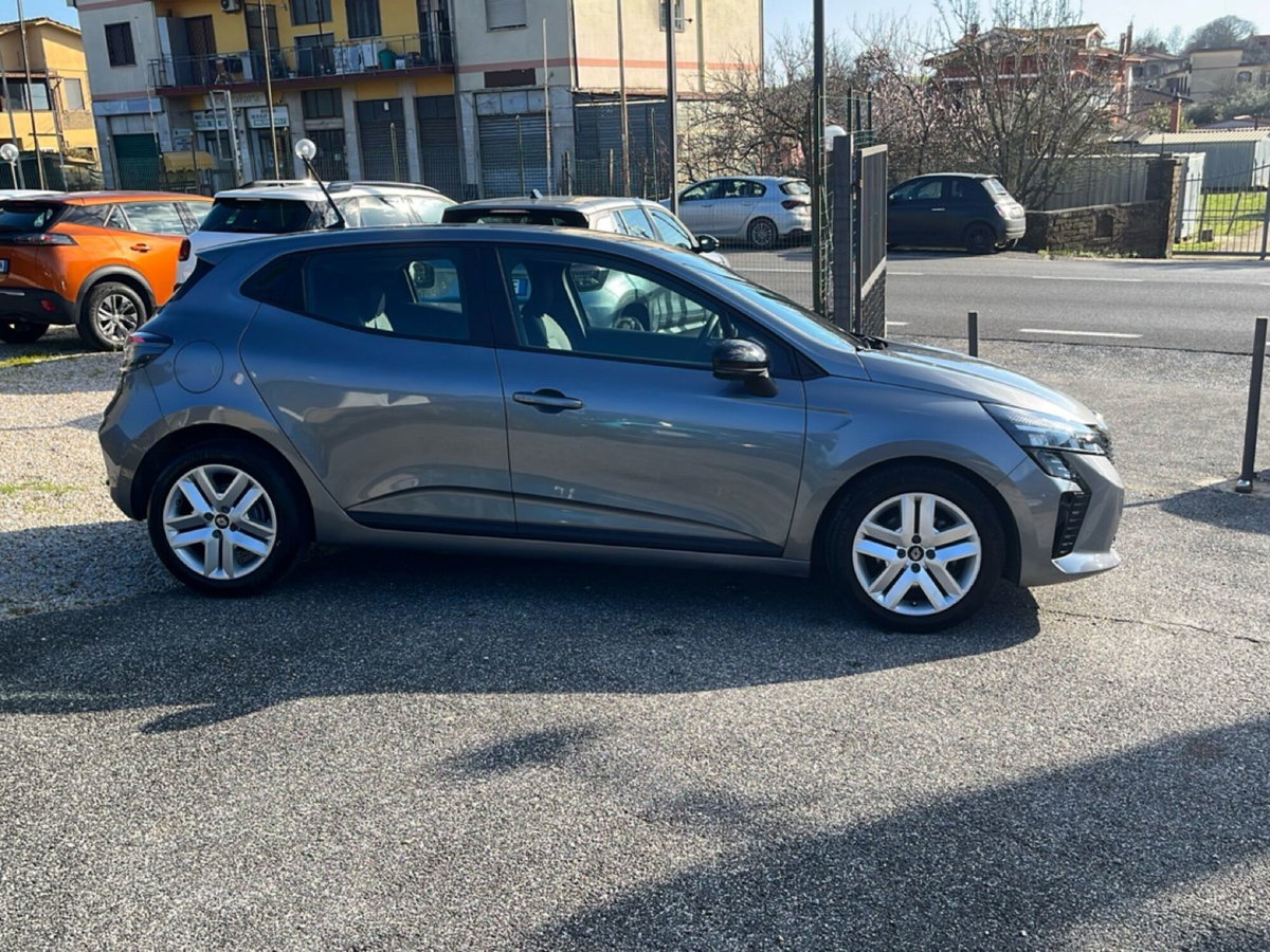 Renault Clio Full Hybrid E-Tech 145 CV 5 porte Evolution (6)