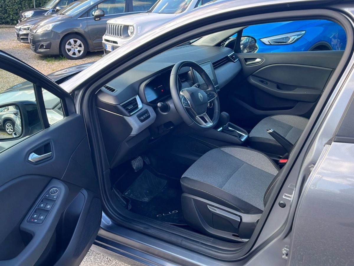 Renault Clio Full Hybrid E-Tech 145 CV 5 porte Evolution (9)
