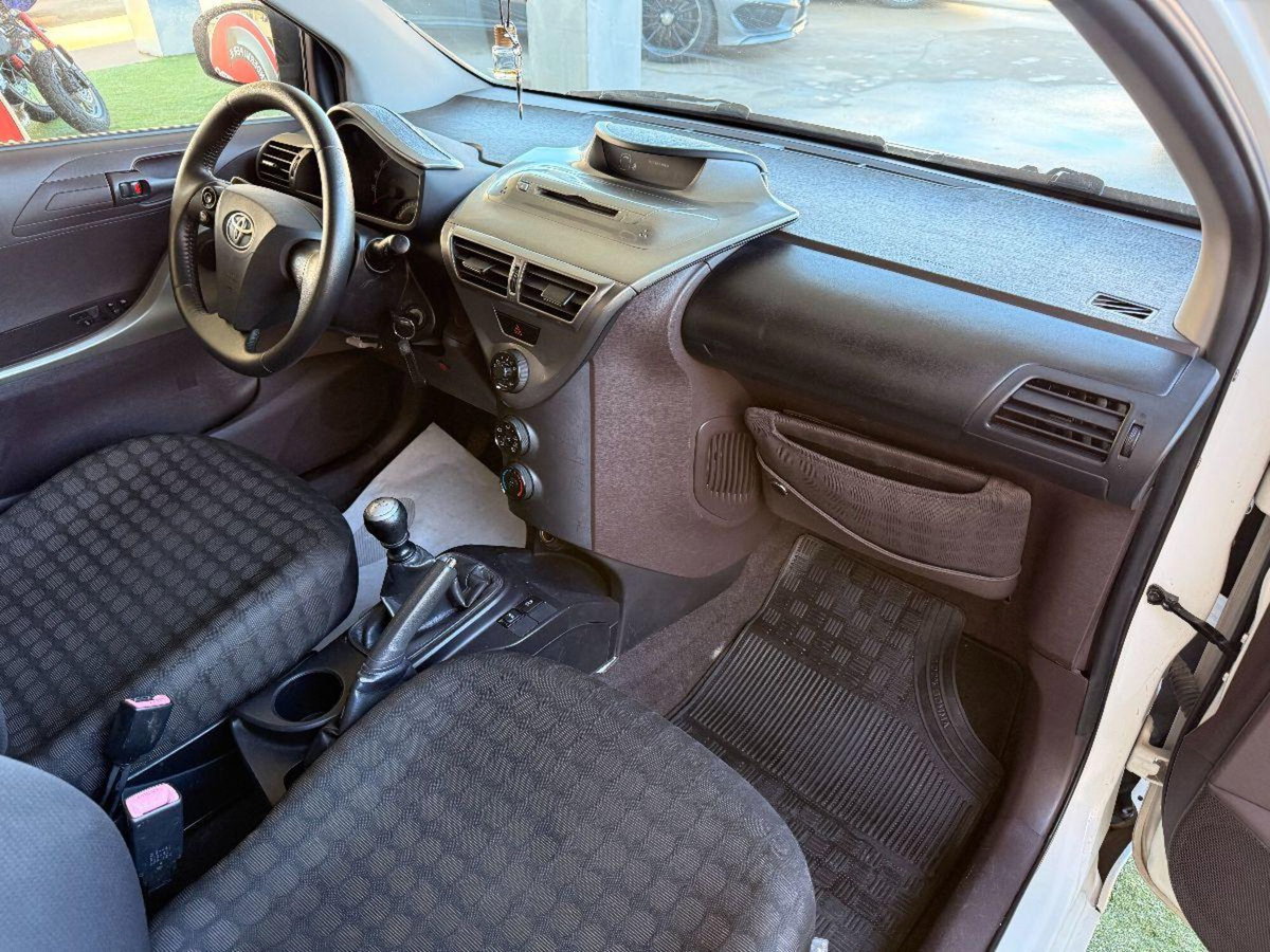 Toyota iQ 1.0 Sol (10)