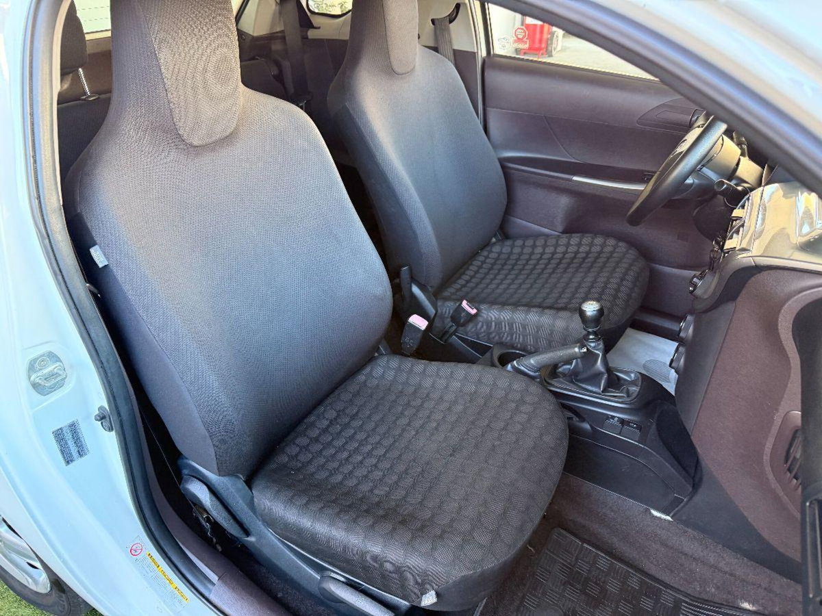 Toyota iQ 1.0 Sol (11)