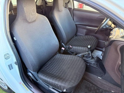 Toyota iQ 1.0 Sol (11)